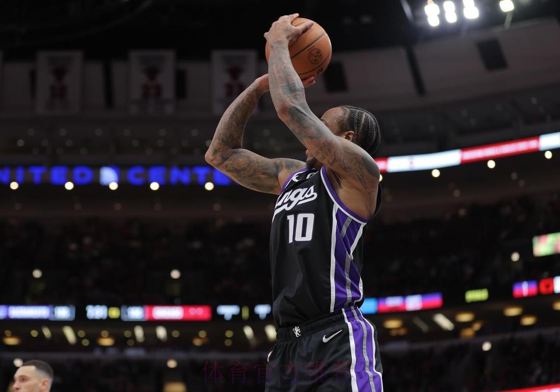 中投之王！德罗赞半场6中6，罚球1中1得到13分2助攻